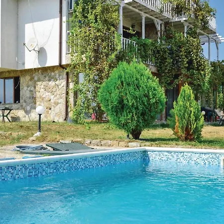 Three-bedroom Holiday In Kosharica *