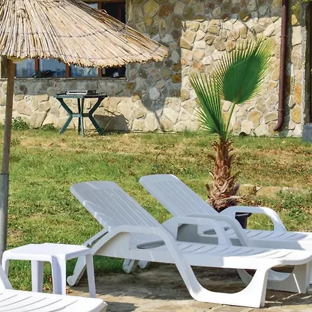 Three-bedroom Holiday In Kosharica