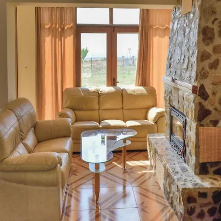 Three-bedroom Holiday In Kosharica *